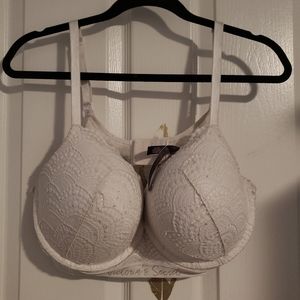 VICTORIA'S SECRET WHITE PUSH UP BRA SIZE 40D